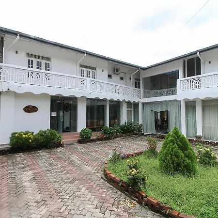 Hotel Empryean Катунаяка Экстерьер фото
