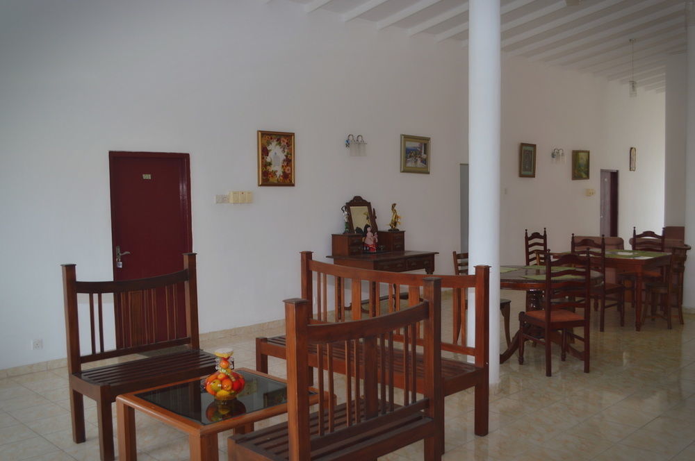Hotel Empryean Катунаяка Экстерьер фото