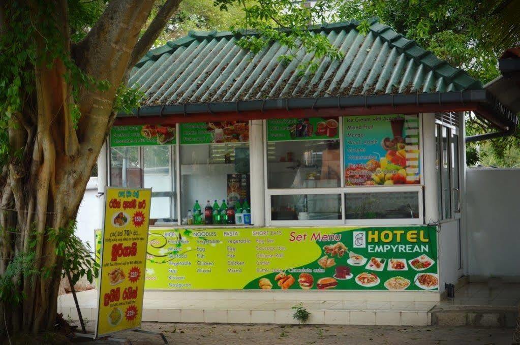 Hotel Empryean Катунаяка Экстерьер фото