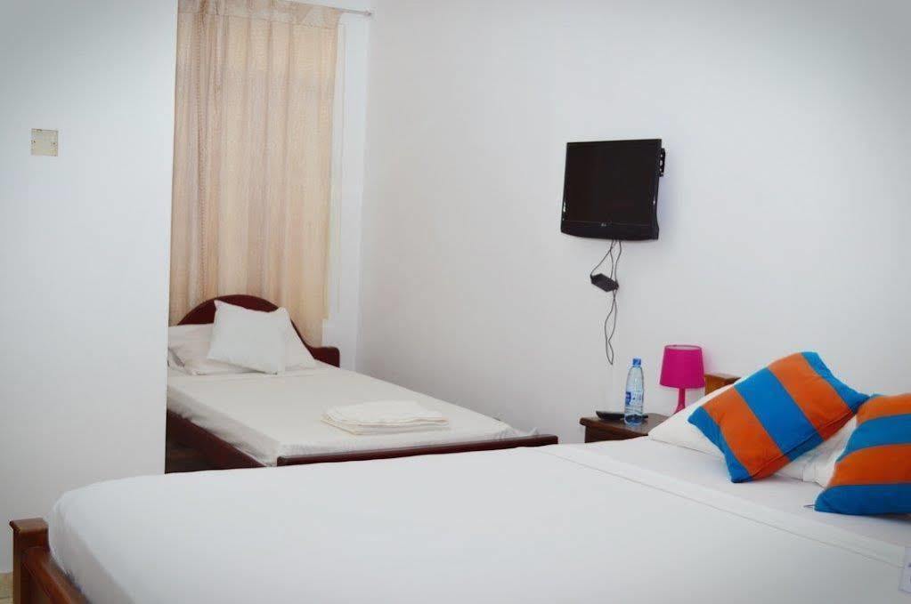 Hotel Empryean Катунаяка Экстерьер фото