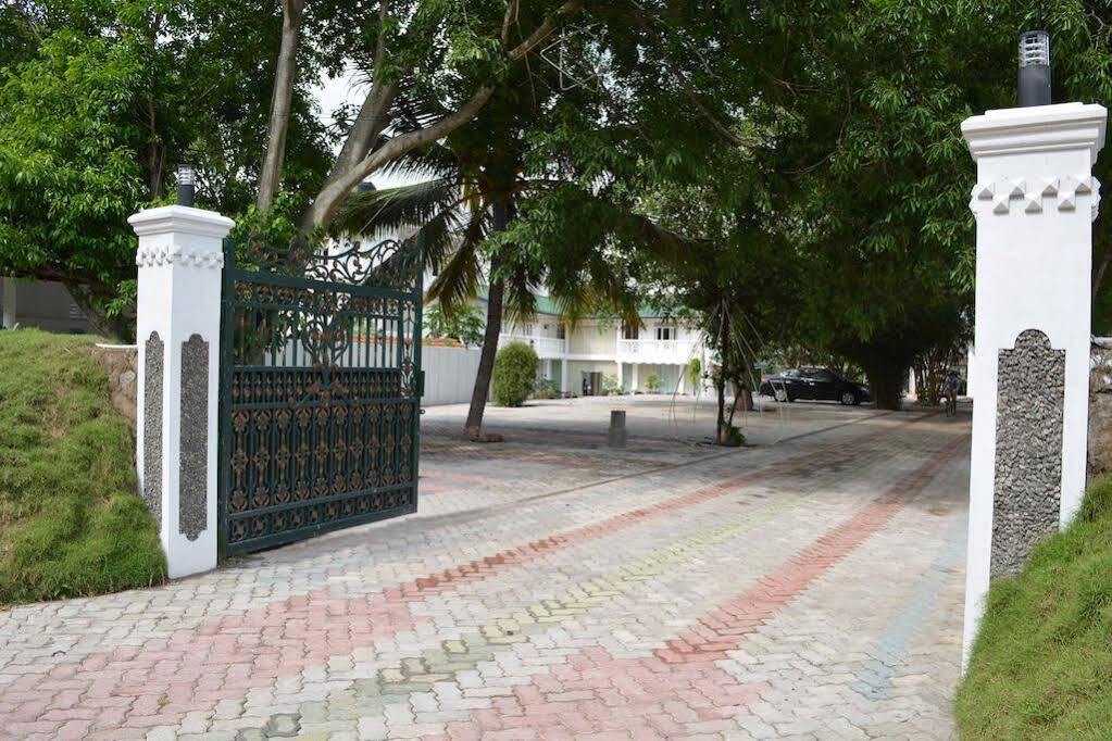 Hotel Empryean Катунаяка Экстерьер фото
