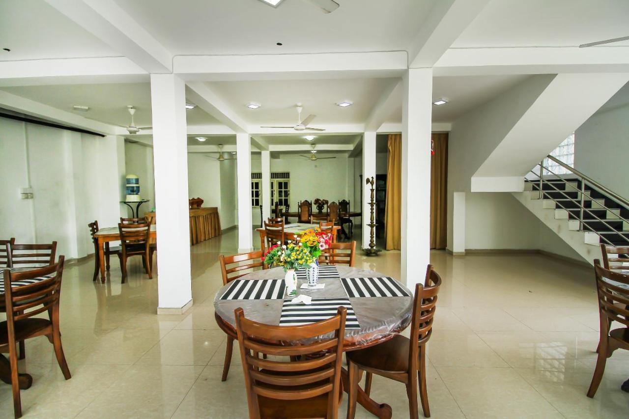Hotel Empryean Катунаяка Экстерьер фото