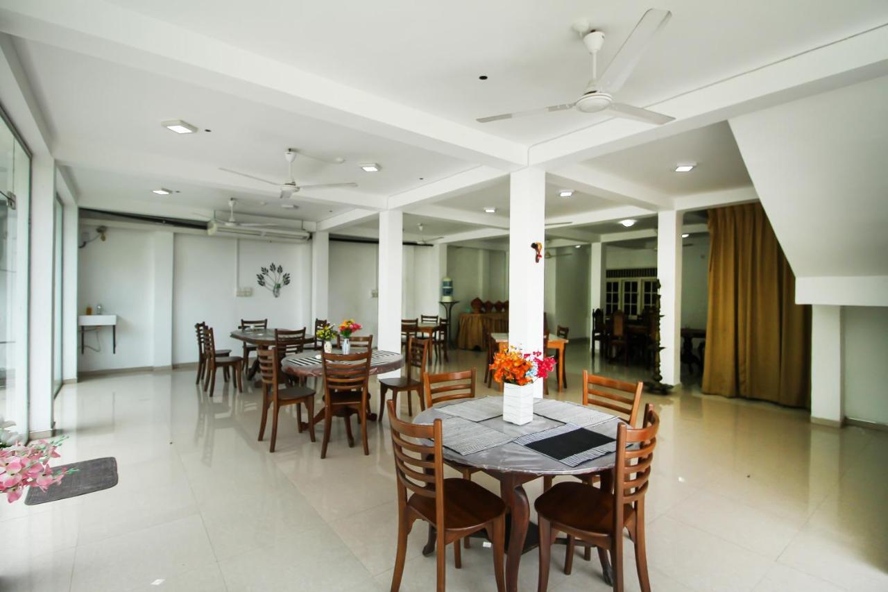 Hotel Empryean Катунаяка Экстерьер фото